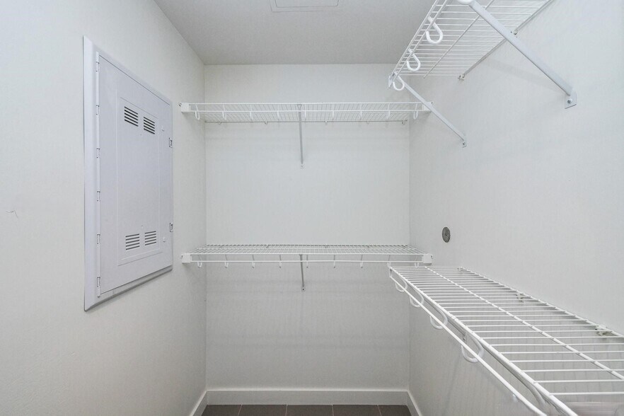 Building Photo - 1600 NE 1st Ave