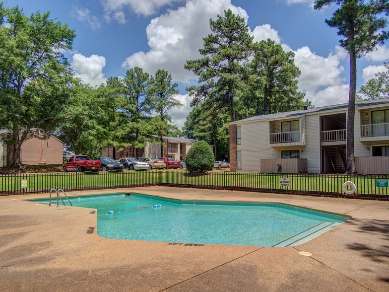 Building Photo - Woodlake Apartments