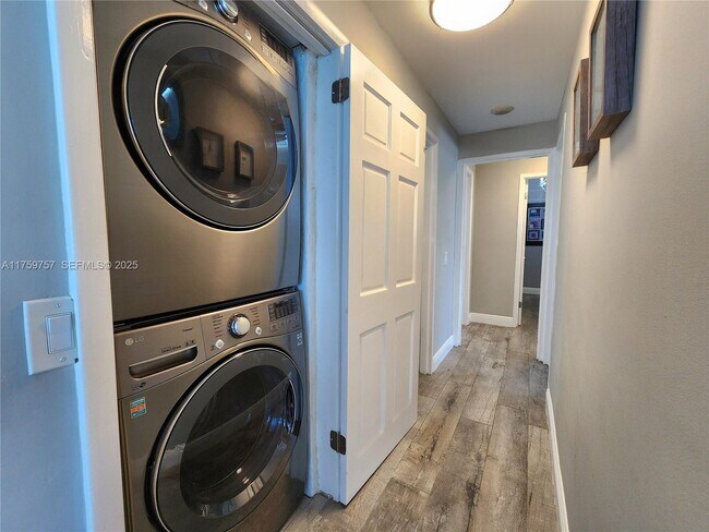 Building Photo - 3505 S Ocean Dr