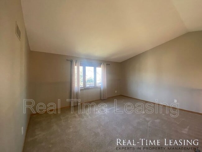 Building Photo - 8065 Lower 147th St W