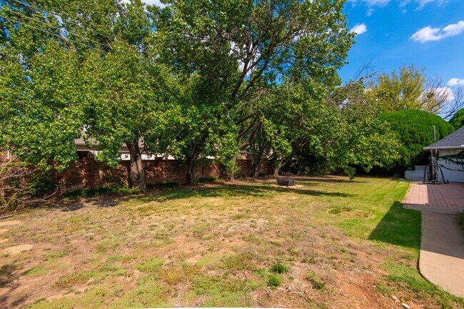 Building Photo - 3025 Regency Ct