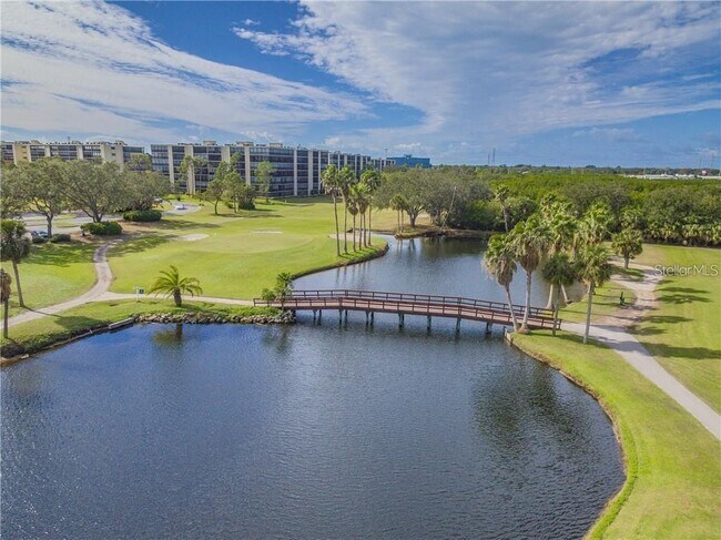 Building Photo - 2700 Cove Cay Dr