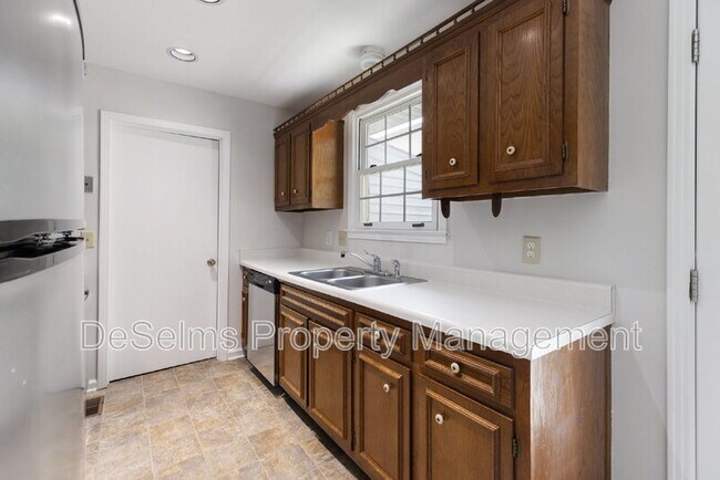 Building Photo - 3204 Blackwood Dr