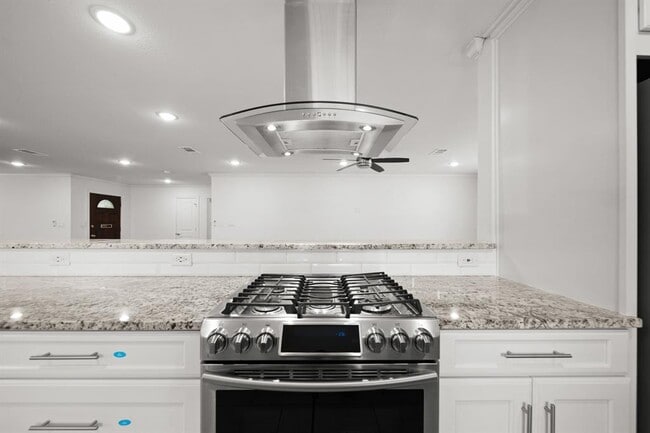Building Photo - 4427 Sarong Dr