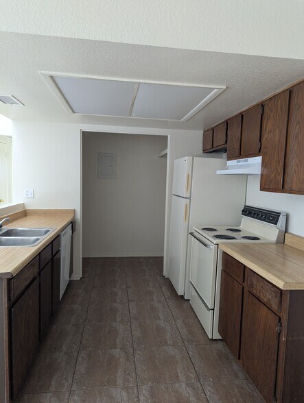 Building Photo - 1477 E 27th Ave