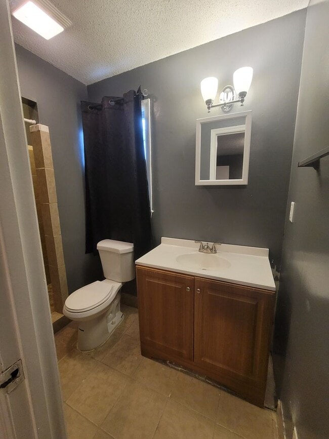 Building Photo - North Columbia