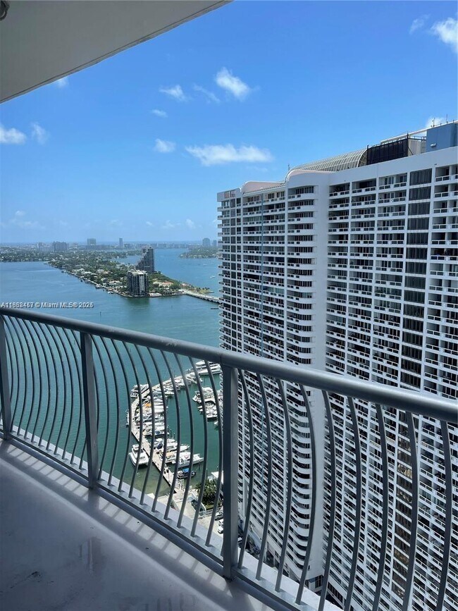 Primary Photo - 1750 N Bayshore Dr