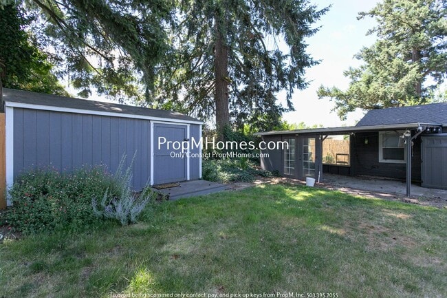 Building Photo - NE Portland Gem w/ Entertainers Backyard +...