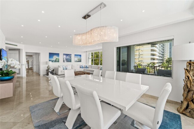 Building Photo - 5640 Collins Ave