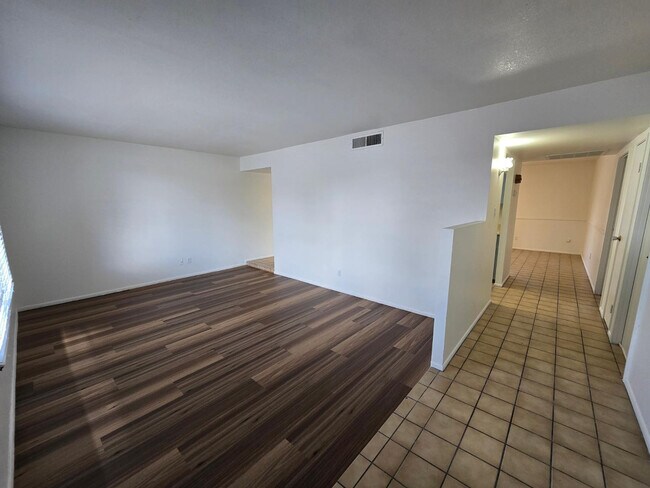 Building Photo - 2527 S Rita Ln