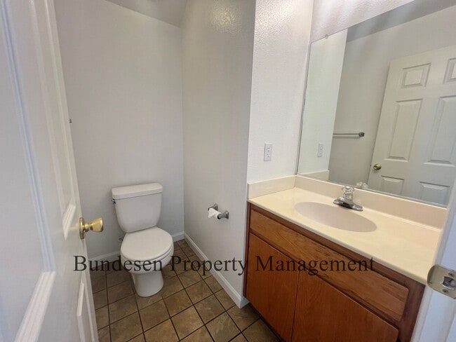Building Photo - Lovely 3 bedroom duplex - Shown by appoint...