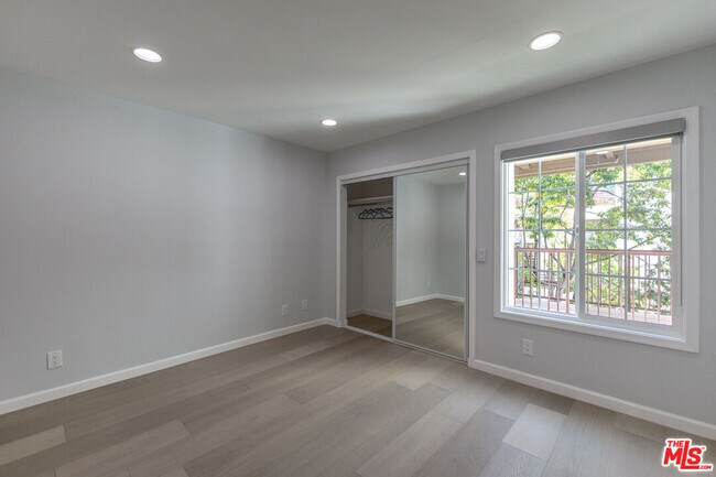 Building Photo - 400 N Louise St