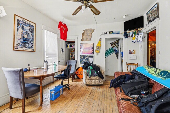 Building Photo - 606 Catherine St