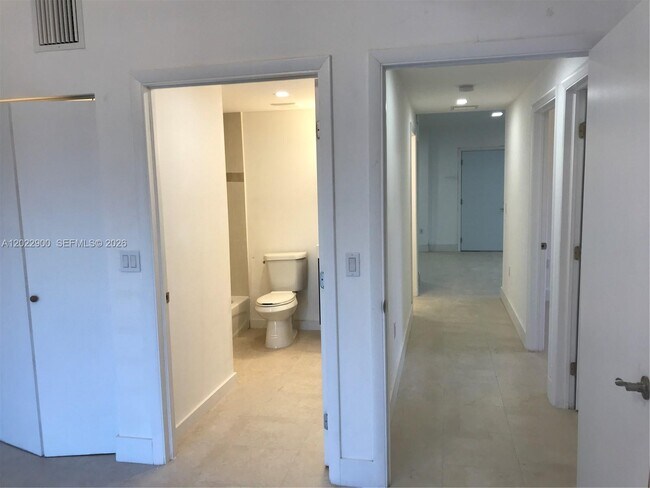 Building Photo - 1456 NE 147th St
