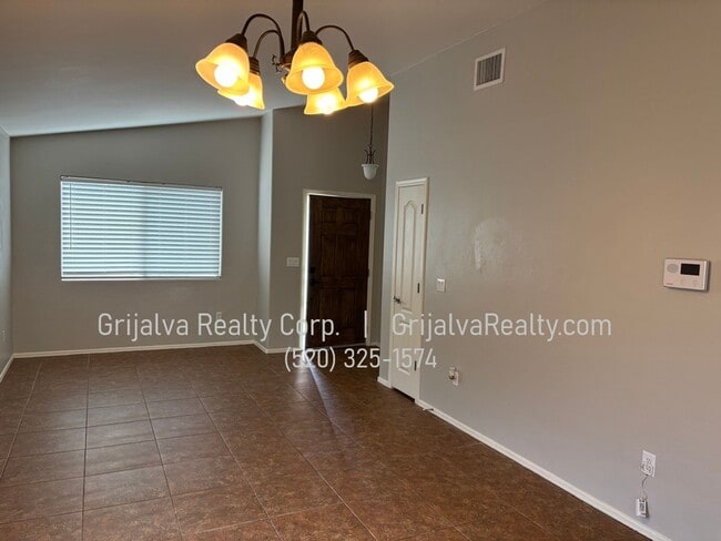 Building Photo - 4-Bedroom, 2 Bath House in Sycamore Park (...