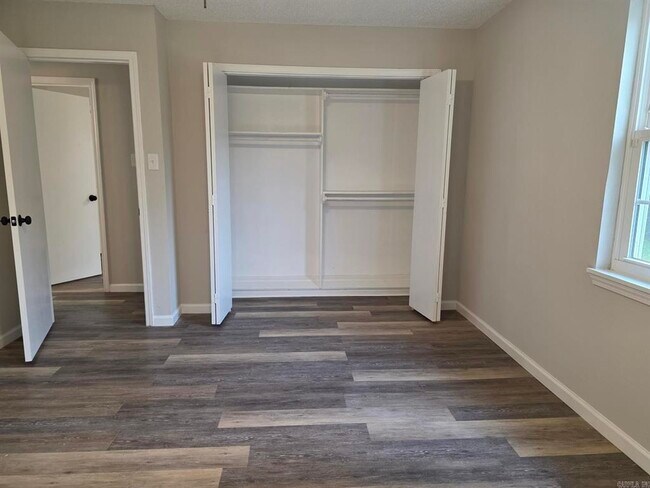 Building Photo - 8 Willowridge Cove