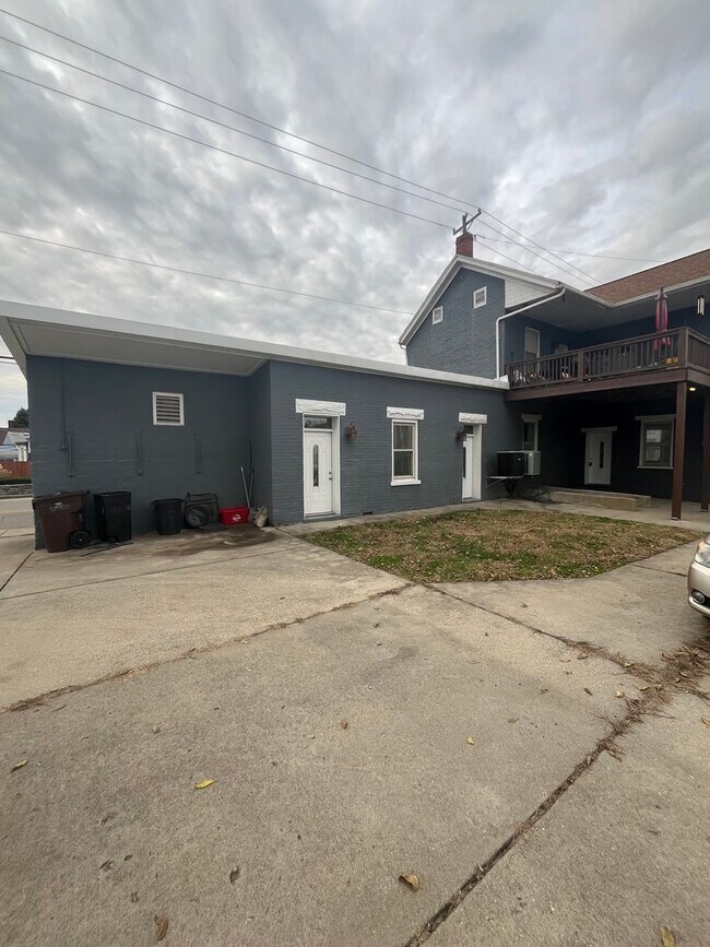 Building Photo - 243 W Vine St