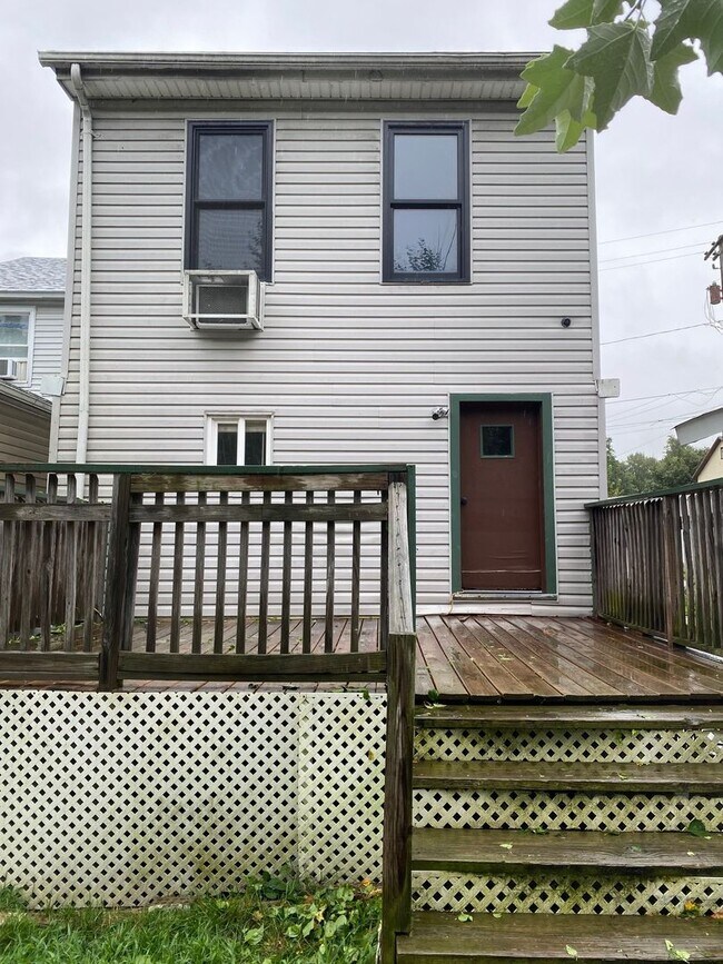 Building Photo - 2 bedroom 2 bathroom