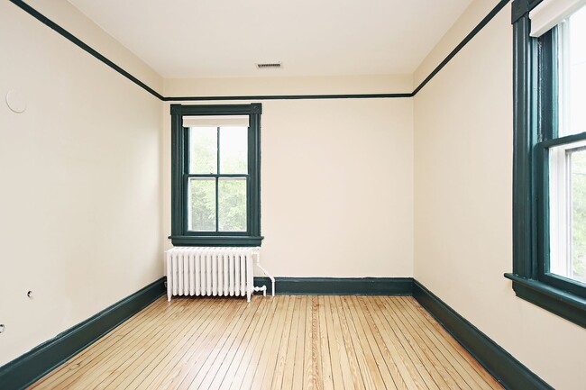 Building Photo - Charming Pet-Friendly Downtown Home Near UVA Medical Center