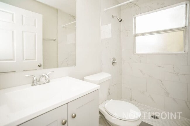 Building Photo - 2040 Union St S