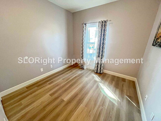 Building Photo - AVAILABLE NOW - Charming Atascadero Home - 2 Bed / 1 Bath