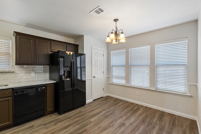 Building Photo - 325 Emerald Ridge Dr
