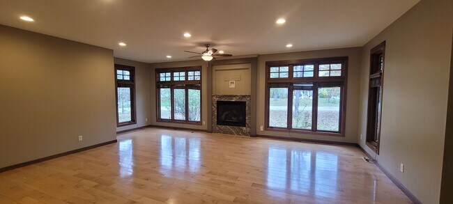 Building Photo - Beautiful 4 Bedroom Home Off of Lake Irving