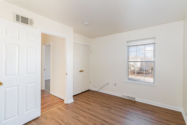 Building Photo - 6280 Spring Knoll Dr