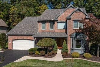 Building Photo - 4 bed 2 full bath 2 half bath home in Lamb...