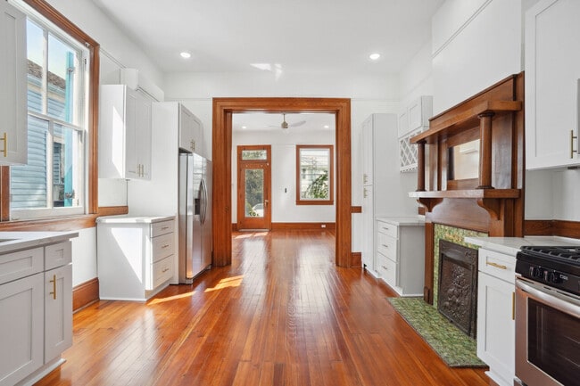 Building Photo - 507-09 Short St