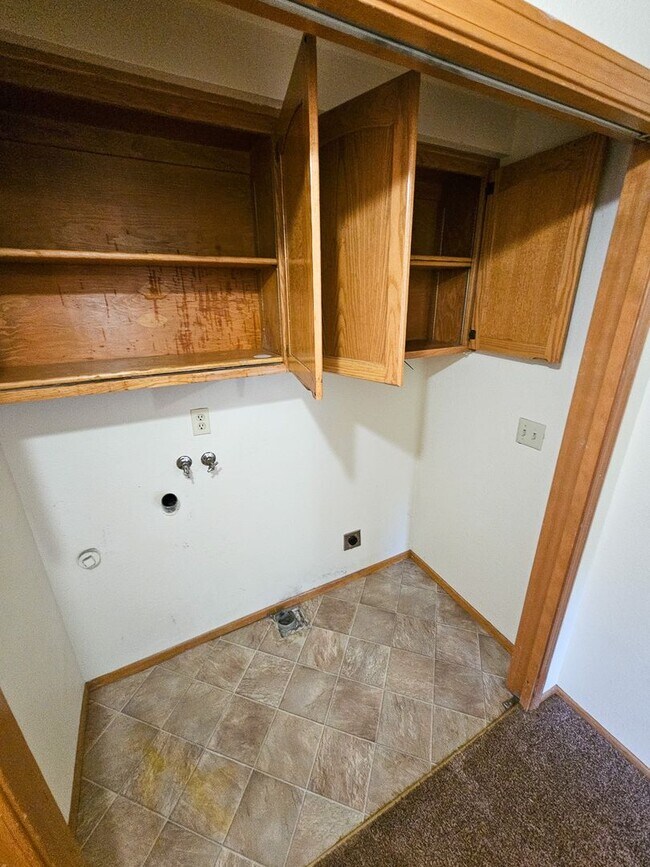 Building Photo - 1097 Summer Breeze Dr N