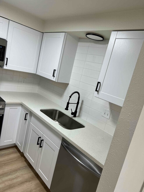Building Photo - 906 NE Hacienda Ct