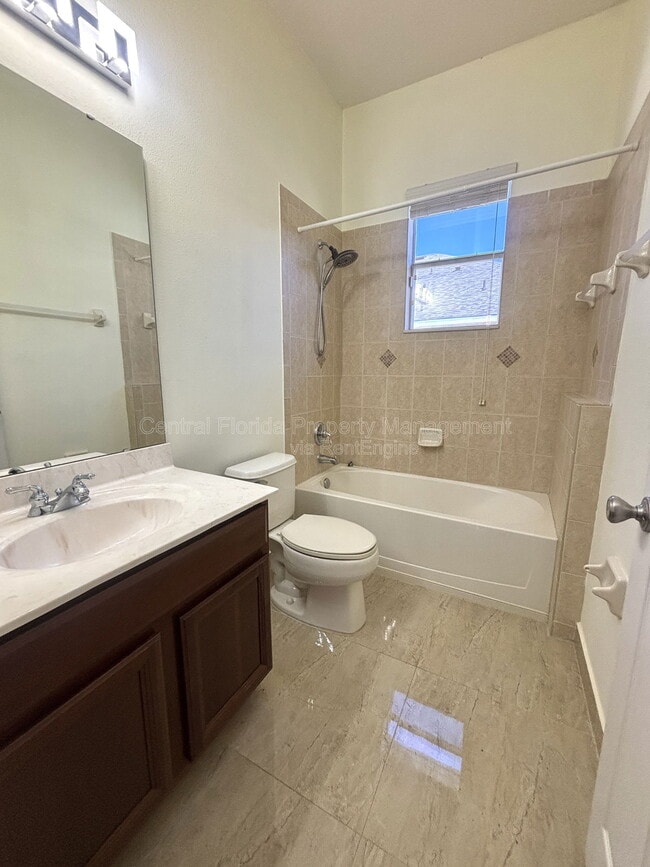 Building Photo - 902 Hire Cir