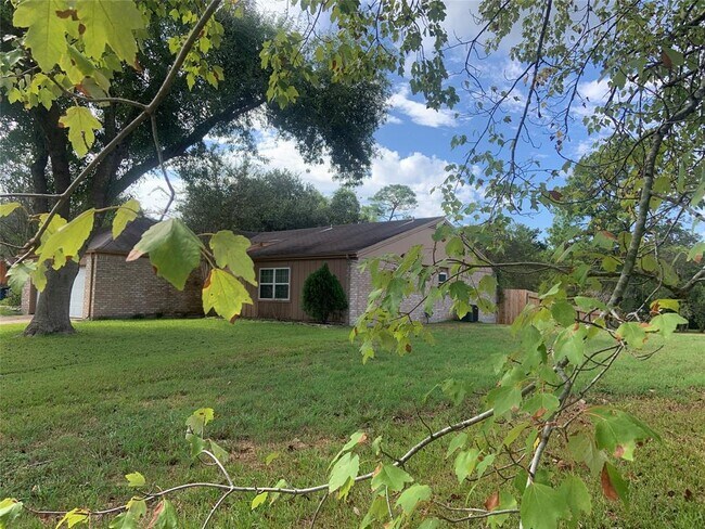 Building Photo - 16618 Oxnard Ln
