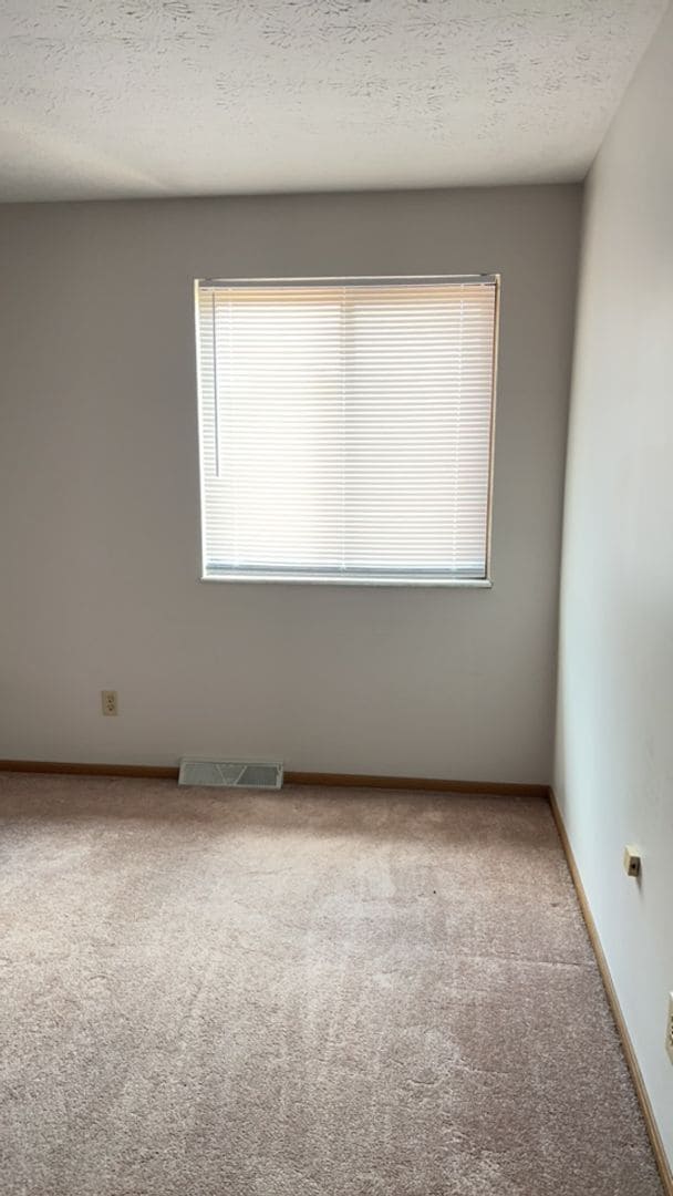 Building Photo - Two bedroom apartment
