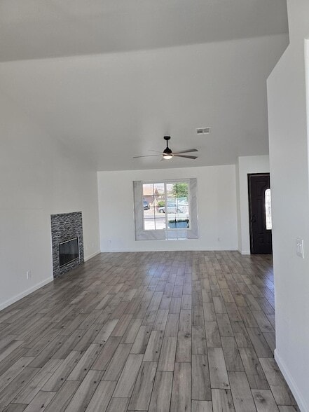 Building Photo - 15203 Avenida Ramada
