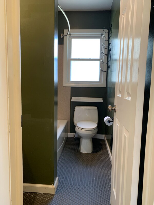 Building Photo - 624 NE 39th Terrace