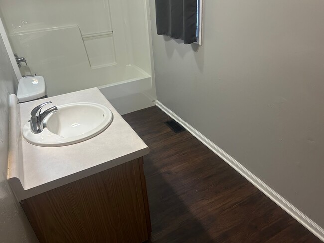 Building Photo - 4 Bedroom House