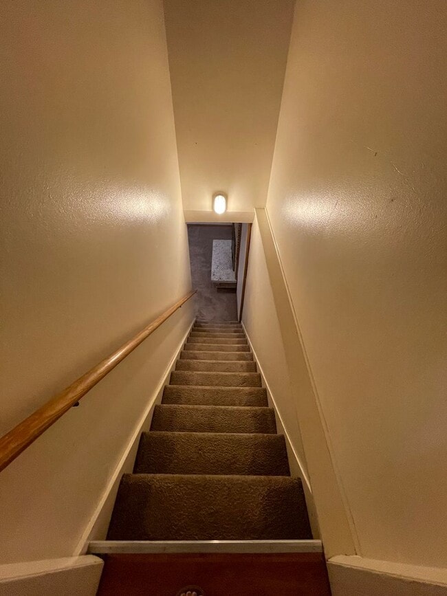 Building Photo - STUDENTS WELCOME! Centrally-Located Ranch Home w/ Fenced Yard and Two-Car Garage