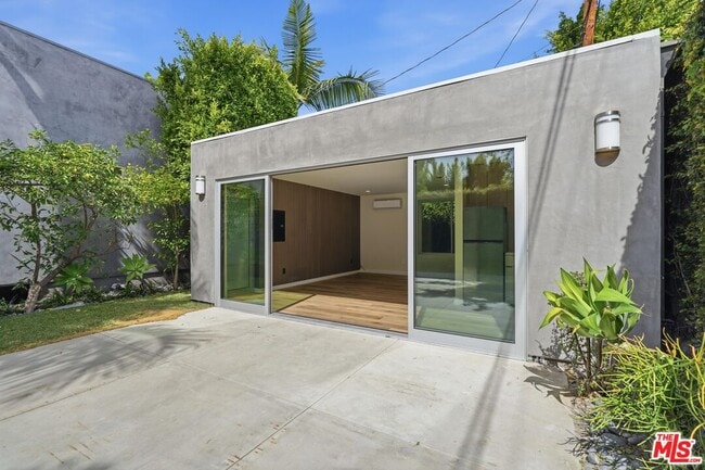 Building Photo - 460 N La Jolla Ave