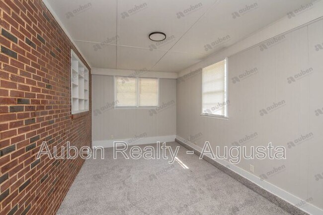 Building Photo - 109 Vanderbilt Cir