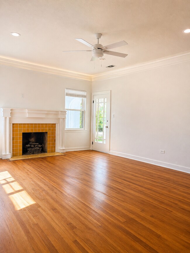Building Photo - 3252 S University Dr