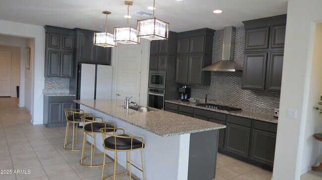 Building Photo - 5862 N 86th Dr
