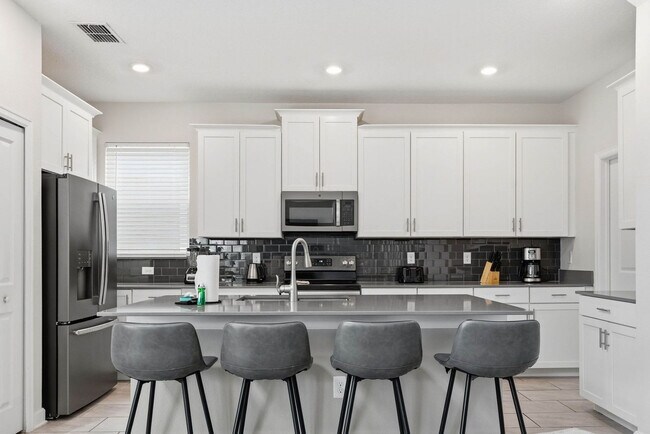 Building Photo - 770 Sticks St