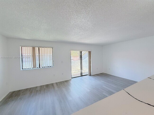 Building Photo - 3212 Coral Lake Ln