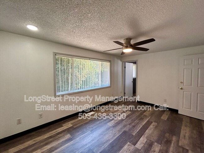 Building Photo - 794 SW Orchard Pl