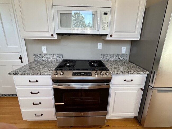 Building Photo - 90 S Main St