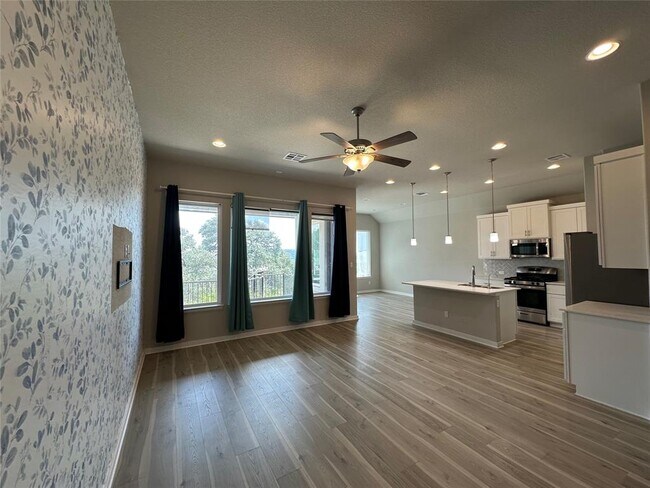 Building Photo - 441 Saturnia Dr