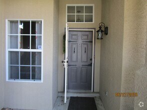 Building Photo - NW 4 BR Home large yard/outdoor space