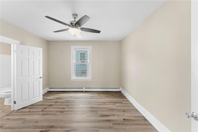 Building Photo - 420 Elm St